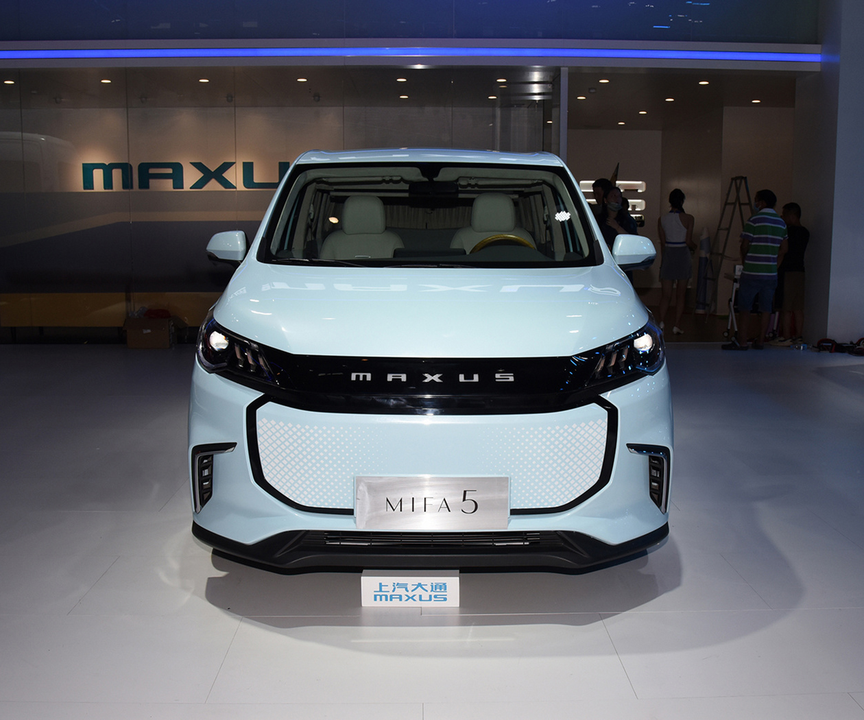 上汽大通MAXUS 大家5-2024款 1.3T PLUG IN 尊享版 七座