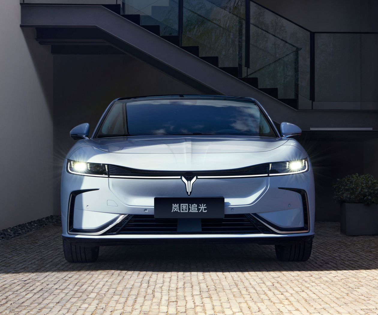 岚图汽车-岚图追光