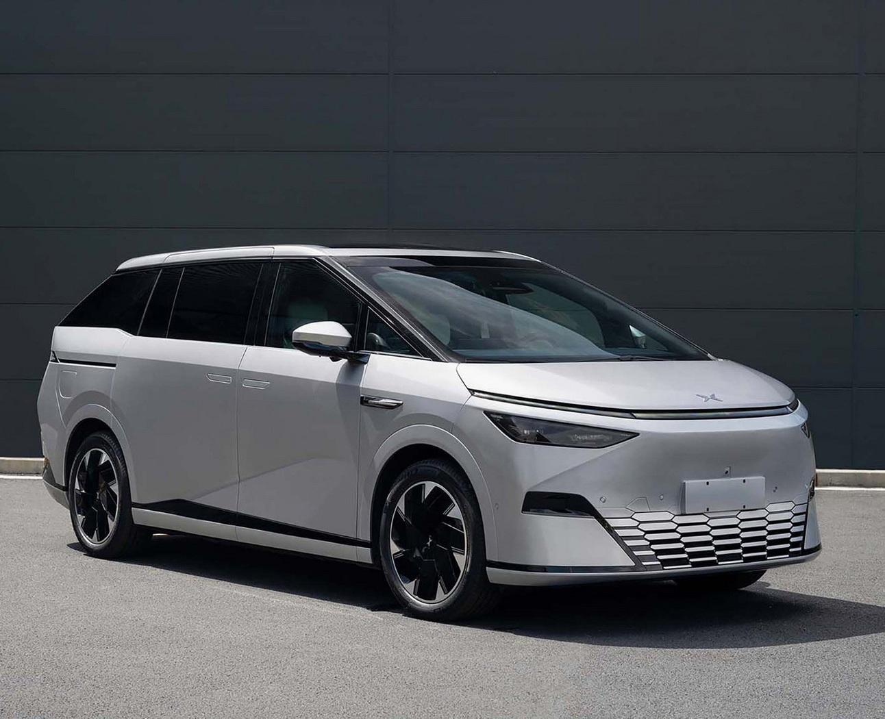 小鹏汽车-小鹏汽车X9