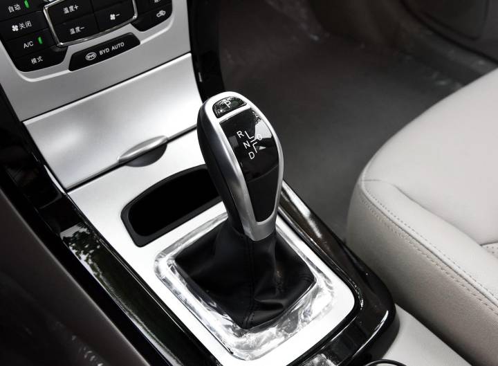 比亚迪-比亚迪e5