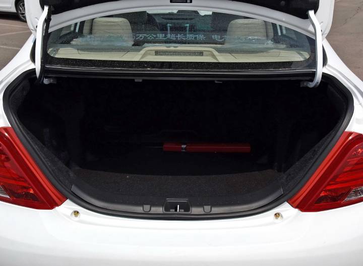 比亚迪-比亚迪e5