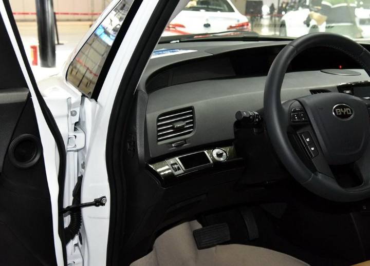 比亚迪-比亚迪e6