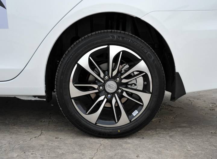 比亚迪-比亚迪秦