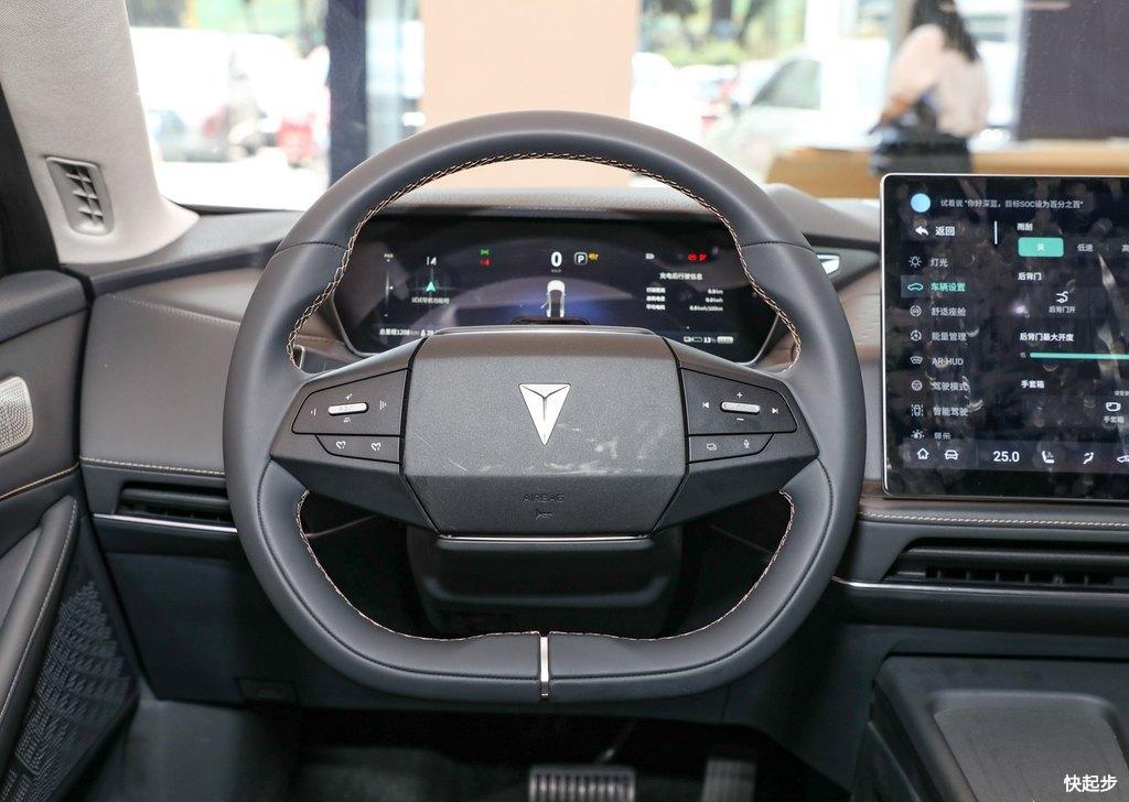 深蓝汽车-长安深蓝SL03