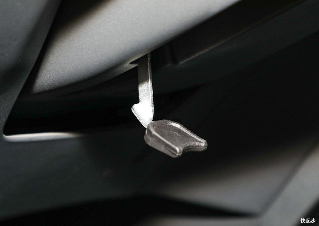 深蓝汽车-长安深蓝SL03