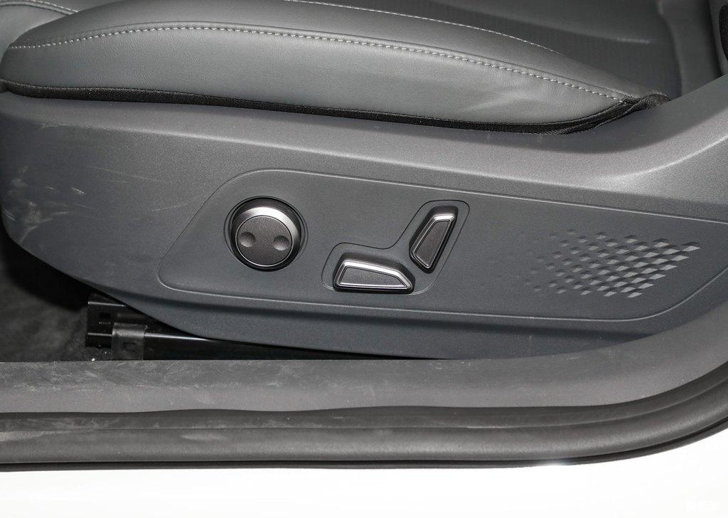 深蓝汽车-长安深蓝SL03