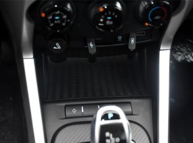 比亚迪比亚迪元EV