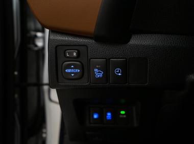 丰田-雷凌双擎E+