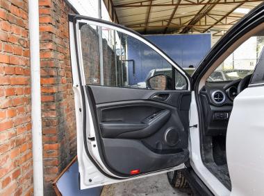 比亚迪比亚迪元EV