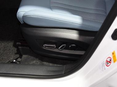 长安汽车-长安CS75PHEV