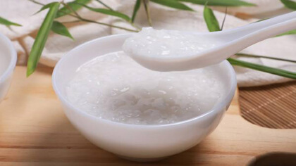 夜晚的酒不如清晨的粥的意思