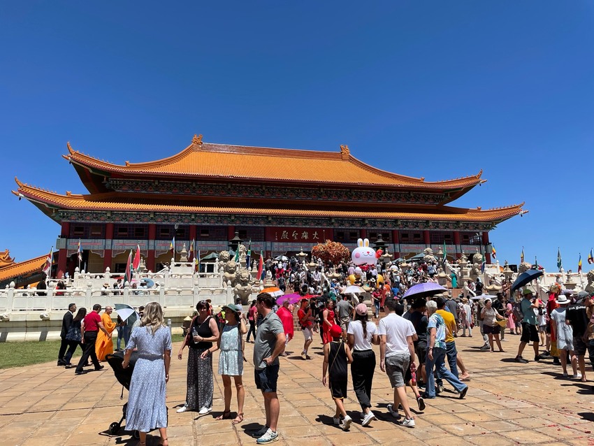 当熟悉的背景换成了外国人——比勒陀利亚南华寺