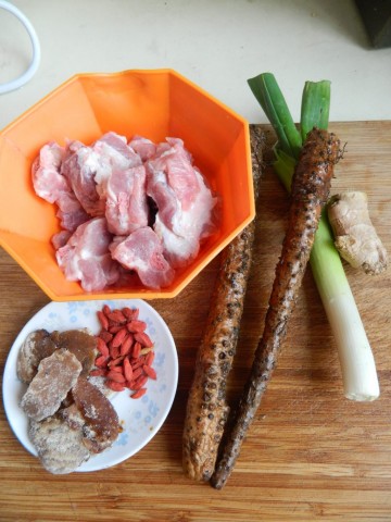 黄精淮山排骨汤