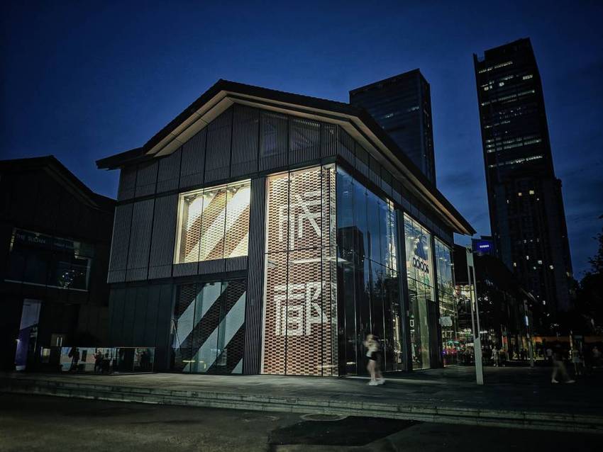 天热，限电的太古里