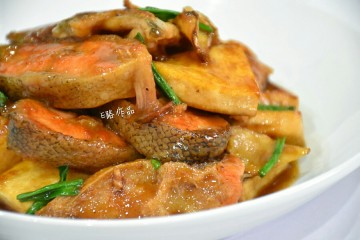 三文鱼烧豆腐