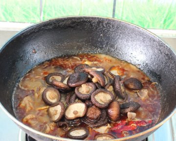 秘制香菇啤酒鸭