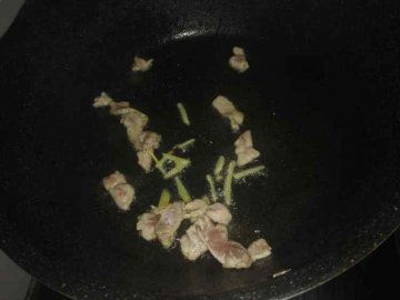 肉炒蒜耗黑木耳