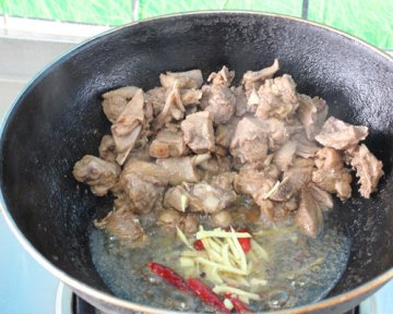 秘制香菇啤酒鸭