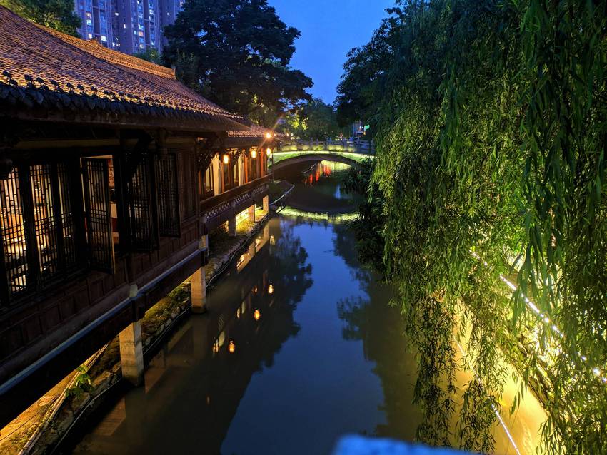 影像铁像寺水街