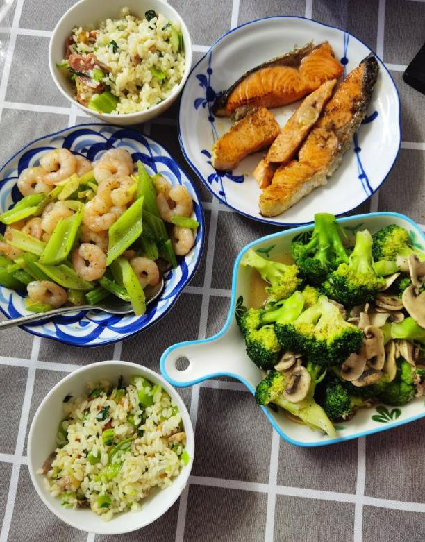 下一家三口，早晚餐