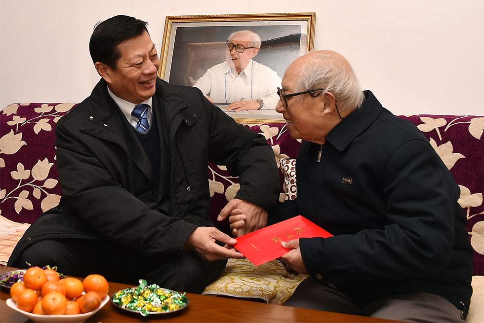 送上新春祝福 共话东风发展