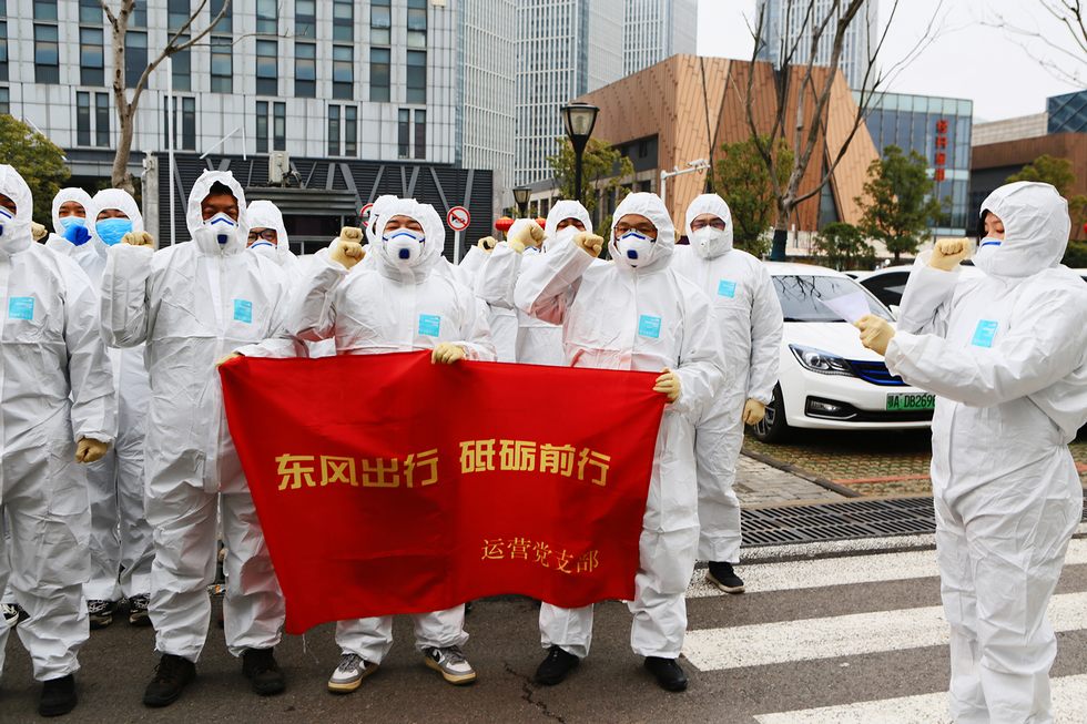 党员干部“沉”下去 服务社区“实”起来