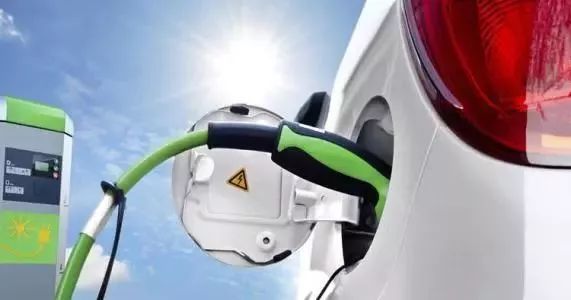 点击进入看图评论 电动汽车真的会有辐射吗?