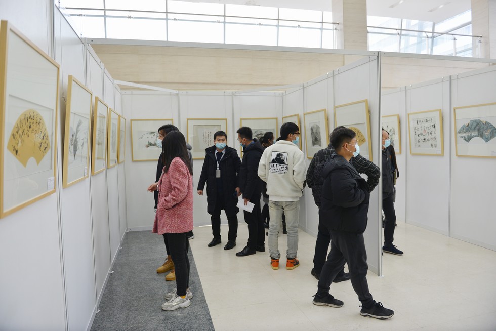 东风公司美术书法扇面作品展举行