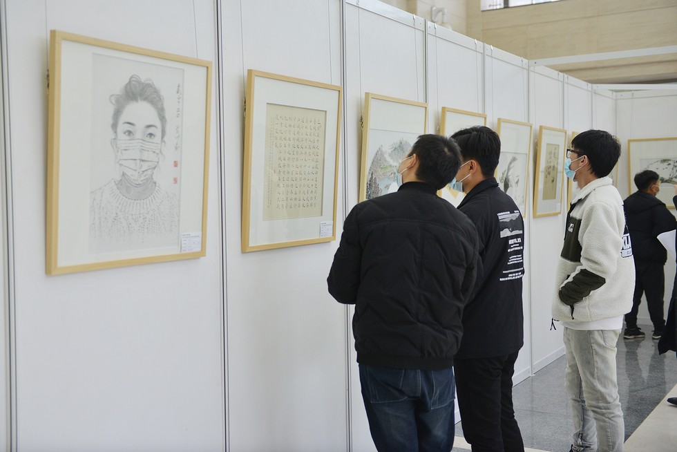 东风公司美术书法扇面作品展举行