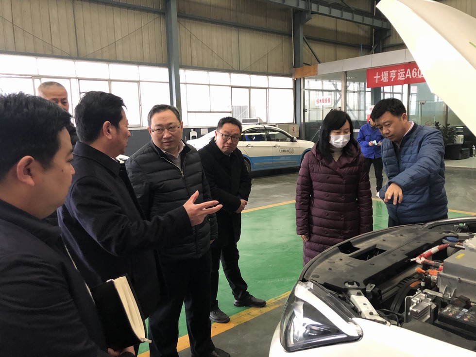 东风乘用车公司：全员三比三看 争相建功营销