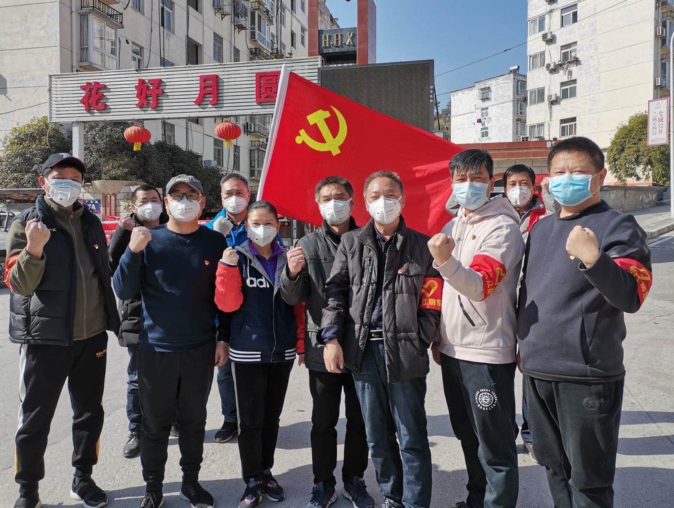 社区战“疫” 一名党员一面旗