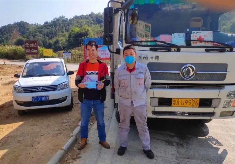 困难不会让他们退缩，东风人这样为客户服务！