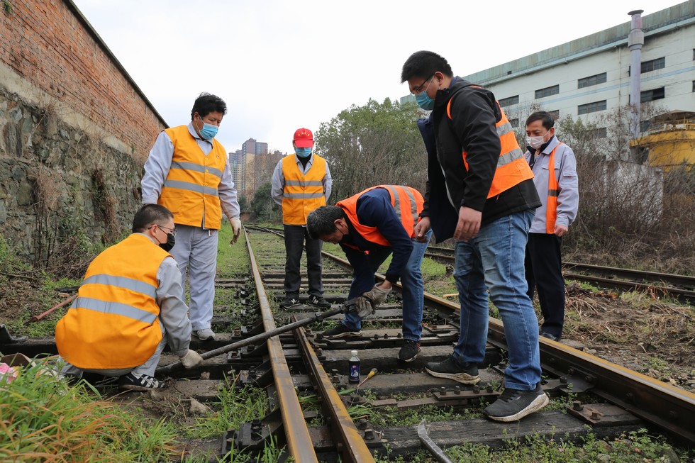 东风铁路：战“疫”运输勇担当