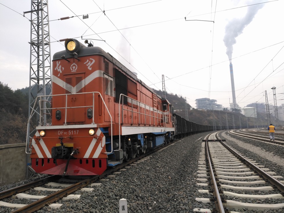 东风铁路：战“疫”运输勇担当