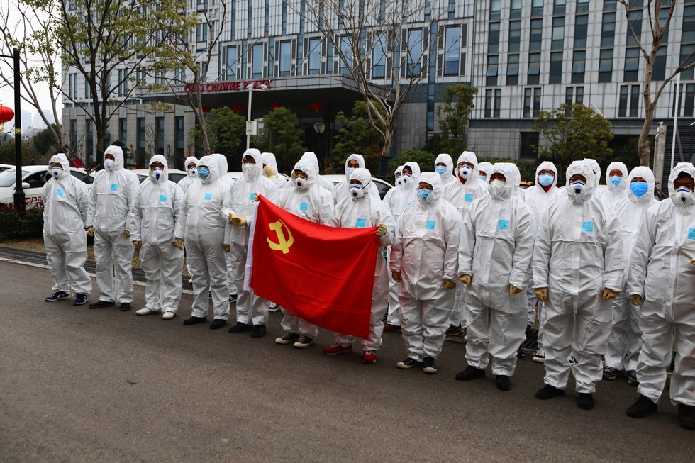 挺立 疫情中心的东风力量