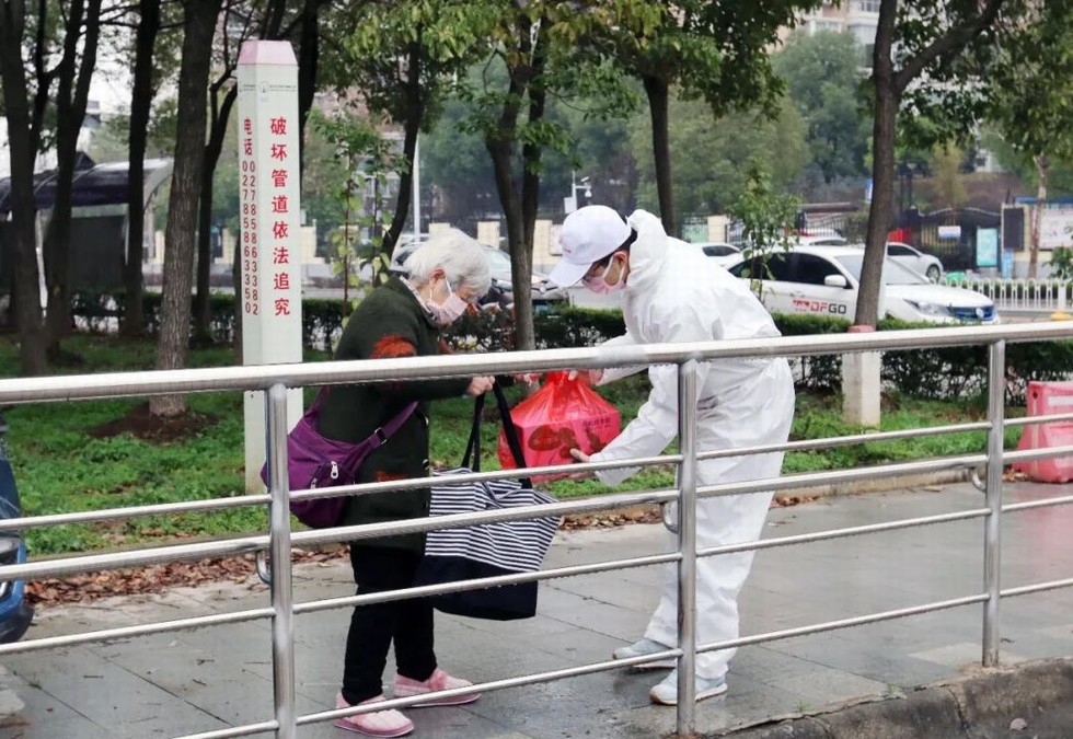 抗疫前线，"我"在服务队的一天