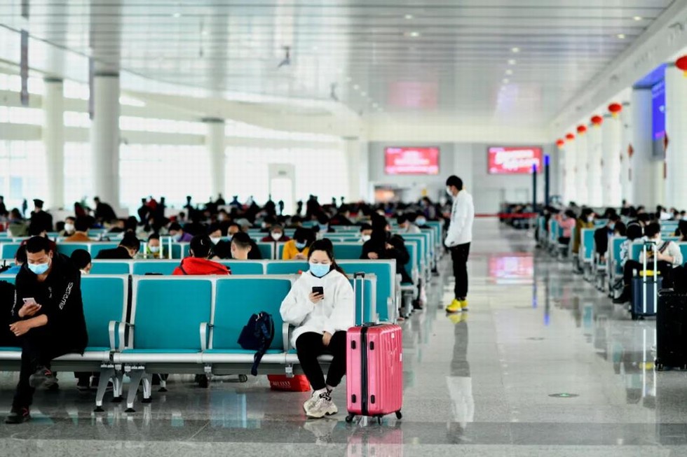 武汉首趟返岗复工专列接东风人“回家”