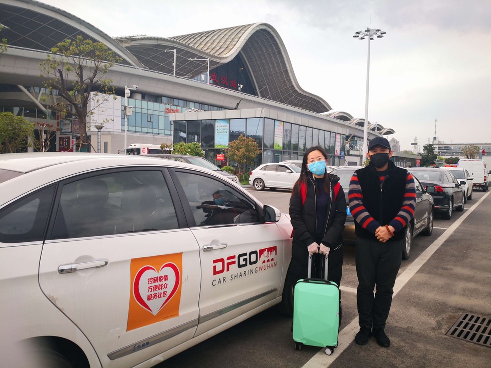 ​“东风人，我们来接你们回家！”