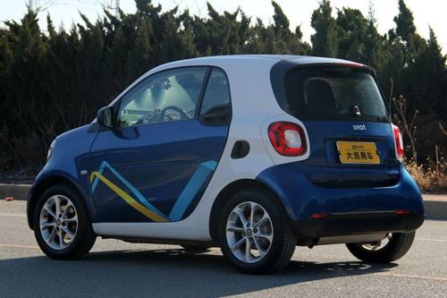新款SmartForTwo还将配备一系列汽油和柴油发动机以及电动汽车
