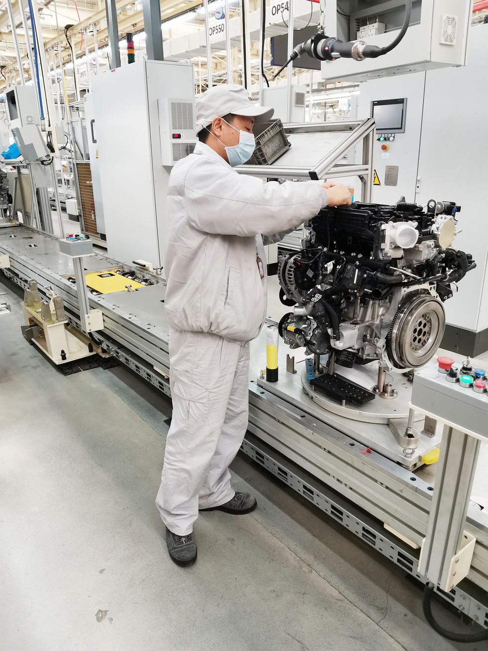 东风公司技术中心C15TDR发动机项目通过实施追赶计划