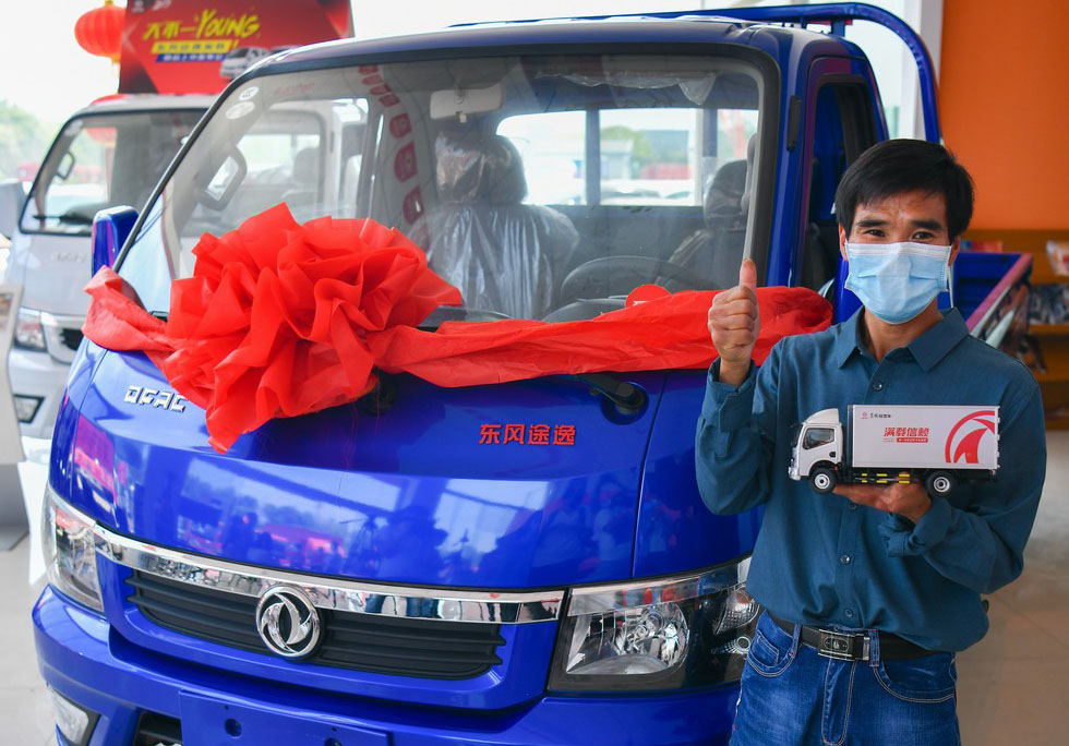 “平民英雄”遇窘境 东风有情赠途逸