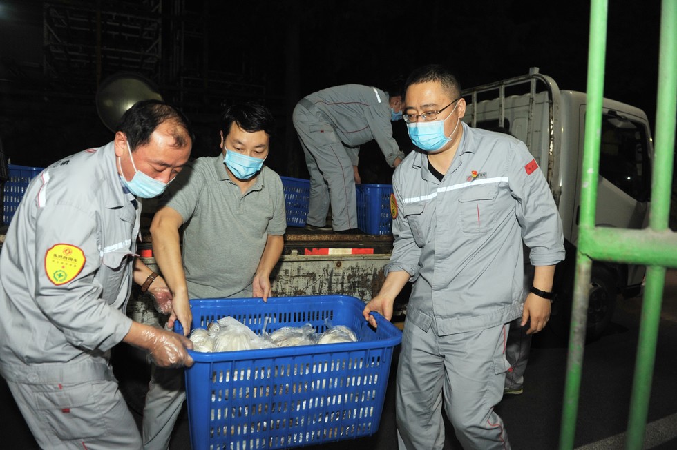 服务高产 千份夜餐送一线