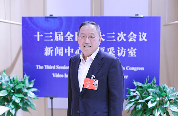 张兴海代表：推动西部大开发稳固新能源车健康发展之路