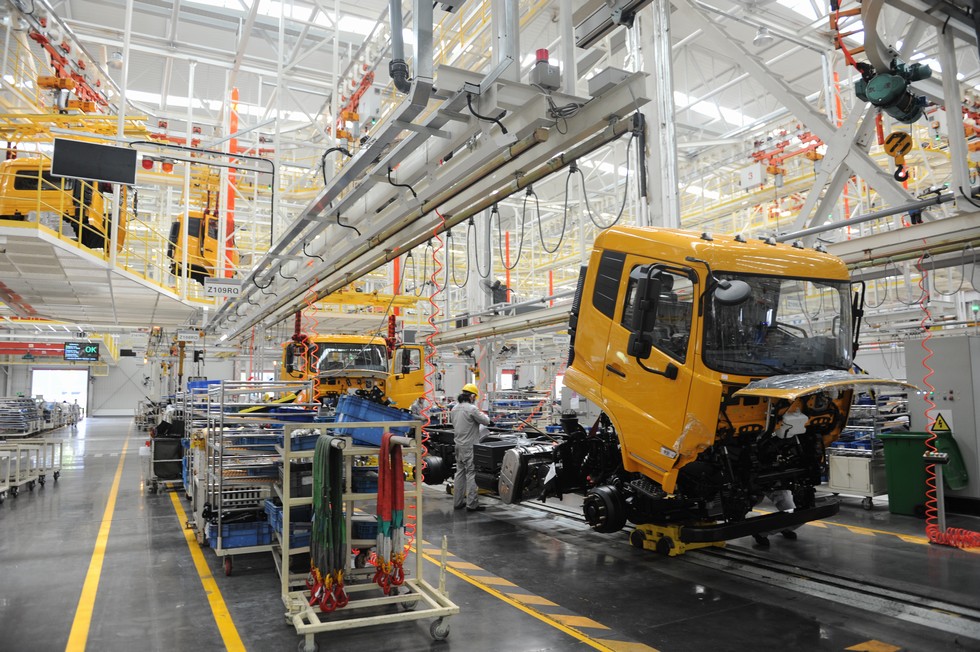 装配一线荣退 东风商用车阔步“智造”路