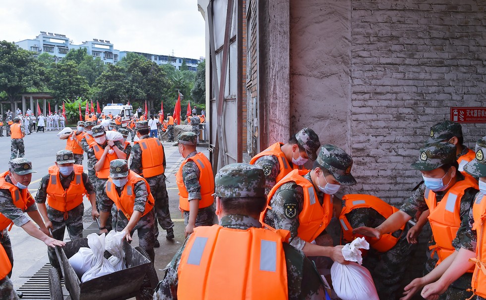 东风公司十堰区域举行2020年防洪抢险实战演练