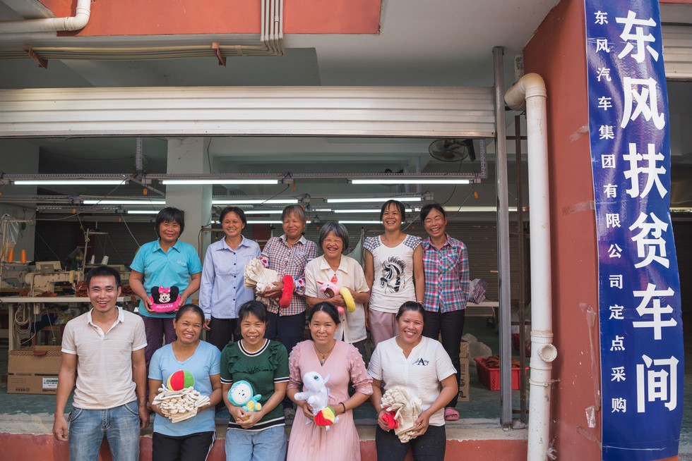 广西马山县：石缝中凿出脱贫路