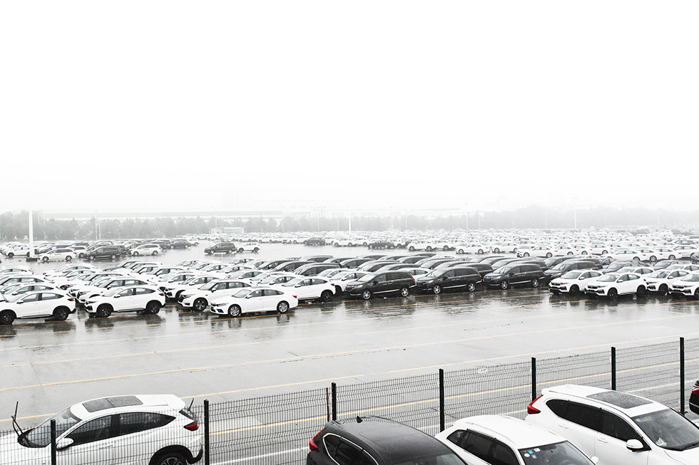 通堵点解难点 整车运送不停歇