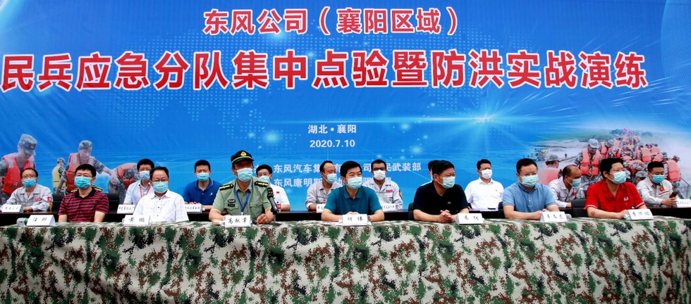 抗洪抢险 东风民兵准备好了