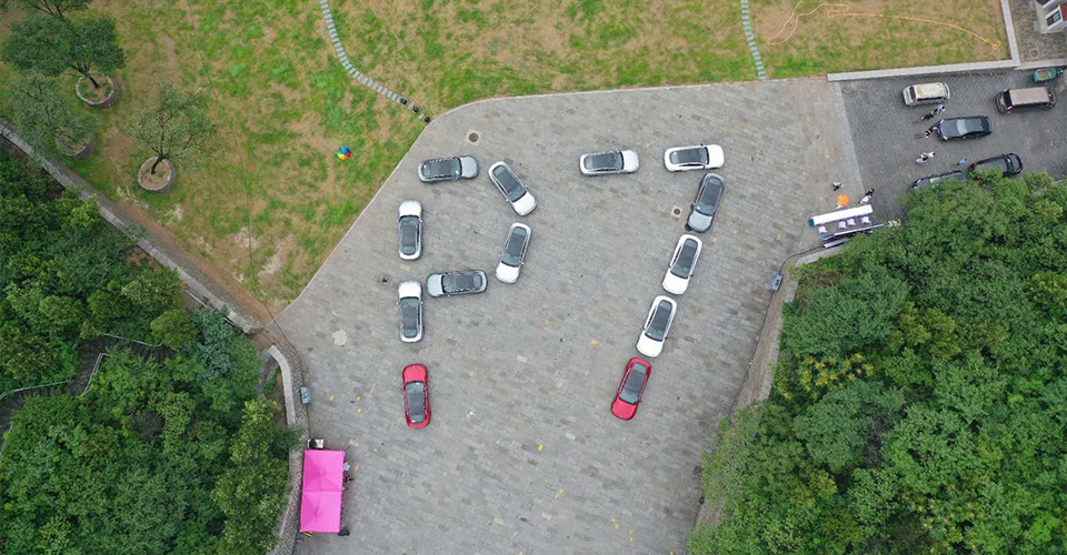 如约而至 不负7待 小鹏汽车四地同步举办P7全国交付仪式