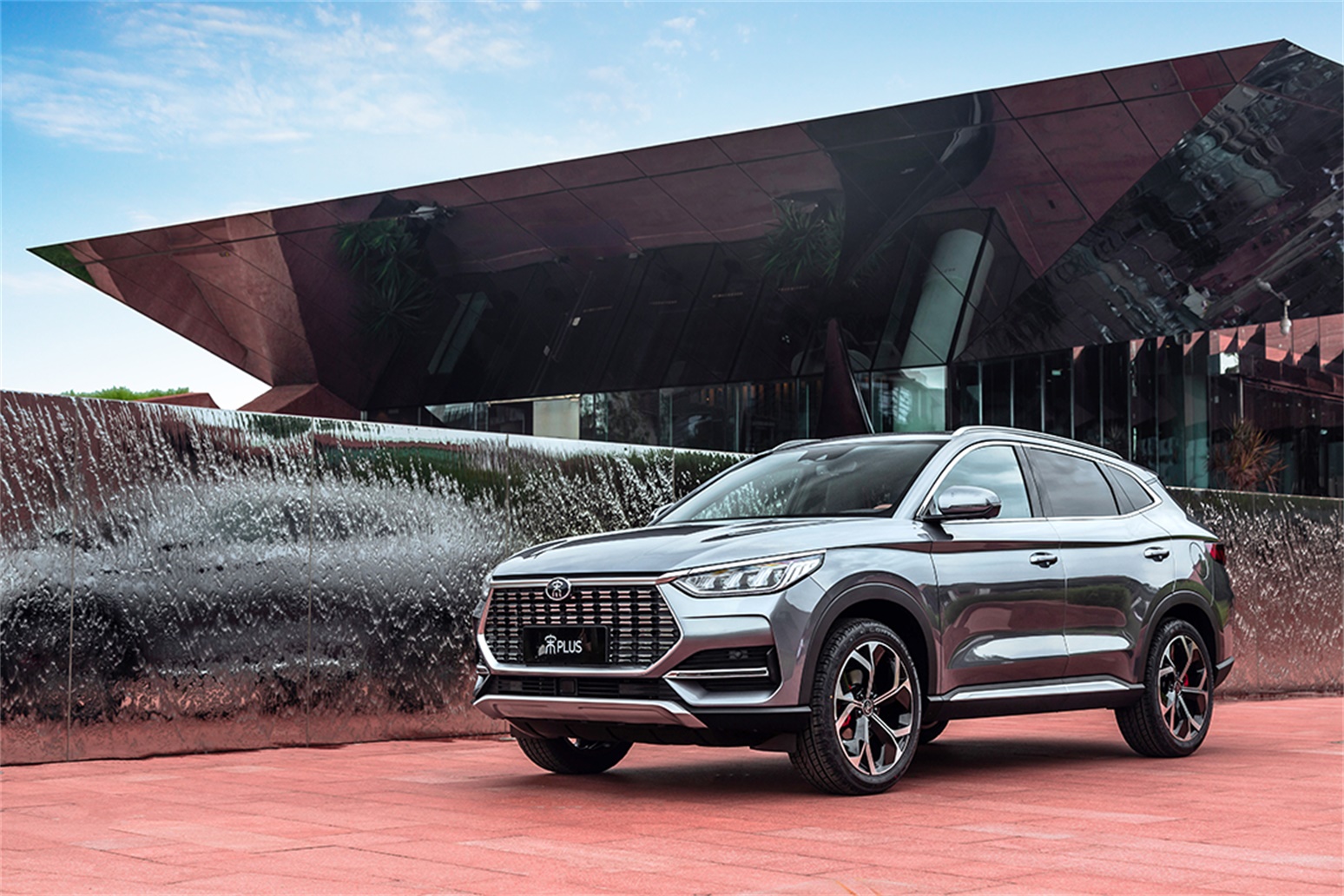 比亚迪践行“1.5T中国机皇”新标准 骁云全新1.5TI动力总成耀世发布